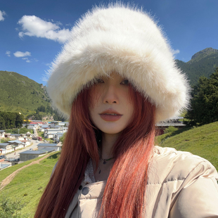 高级感白色毛绒帽秋冬季 显脸小保暖渔夫帽仿皮草貂毛护耳雷锋帽女