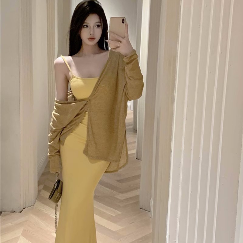 纯欲风黄色吊带连衣裙女夏季辣妹裙子无袖气质收腰显瘦包臀中长裙