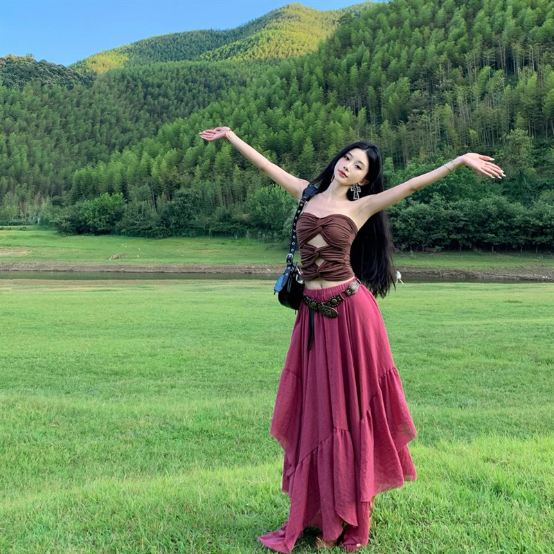 钟楚曦同款新疆多巴胺氛围感度假穿搭女镂空抹胸上衣半身裙两件套