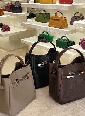 南风Chio2nd 戴妃暖咖水桶包包女2025新款高级通勤手提单肩斜挎包