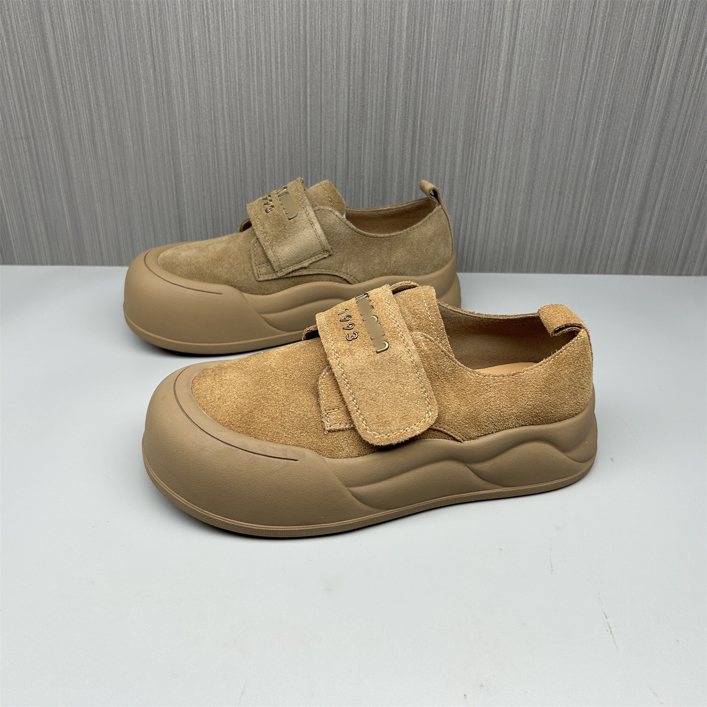 真皮勃肯鞋女鞋2025秋款撤柜断码处理厚底魔术贴低帮复古板鞋特价