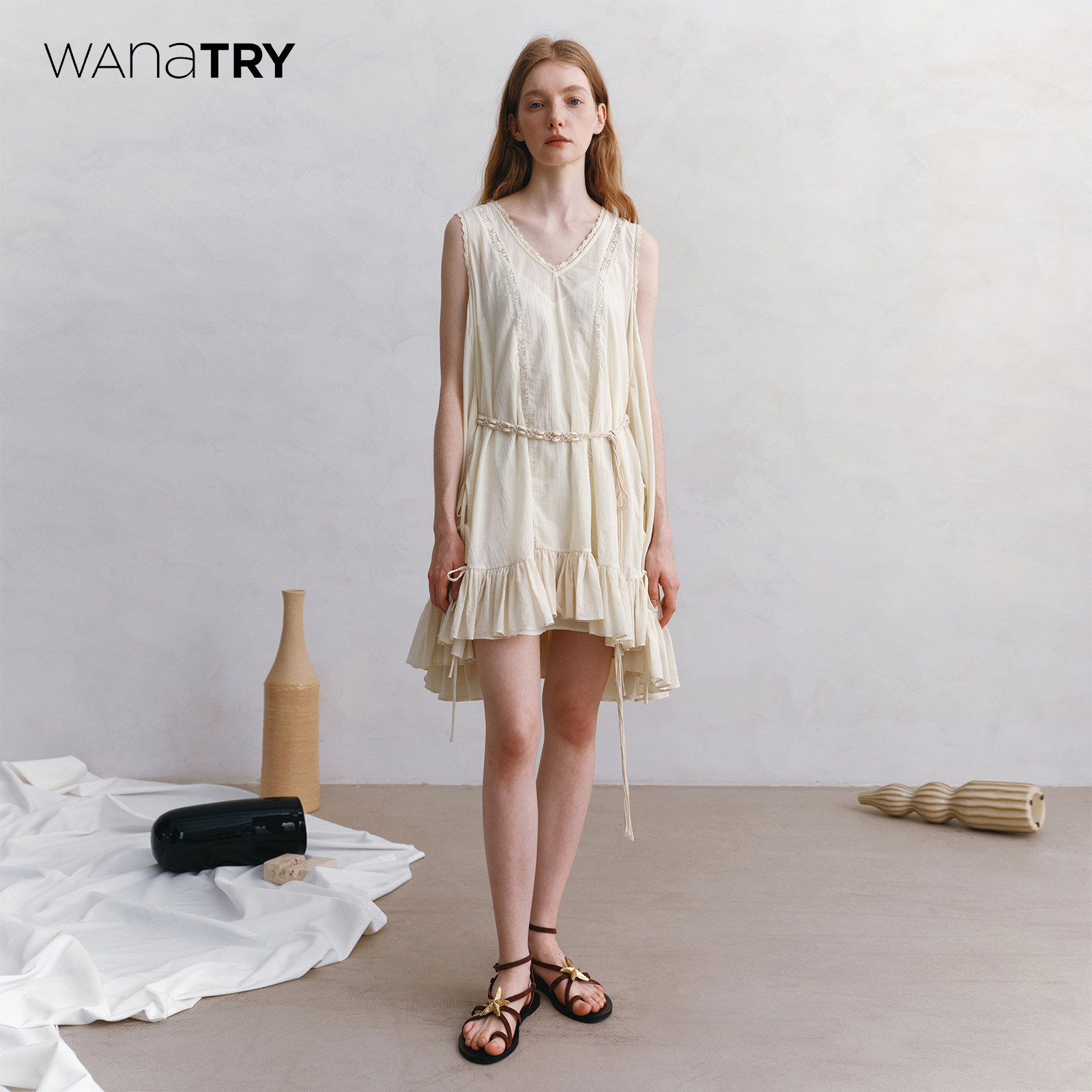 米黄色休闲风大A字设计感连衣裙