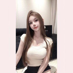 【TiTi美少女】奶白色U领短袖针织T恤女冬季2025新款显瘦短款上衣