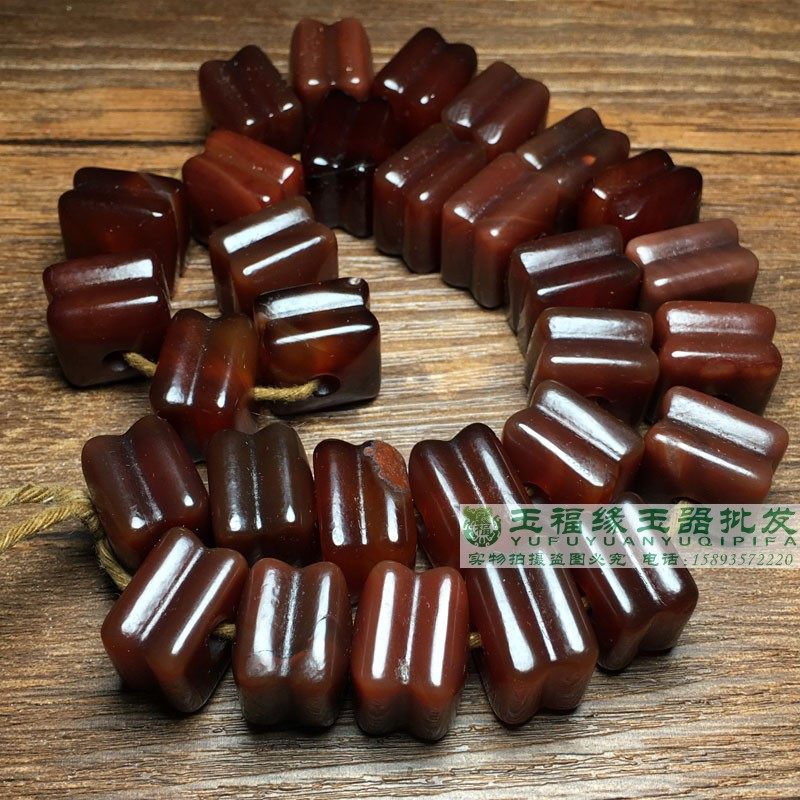 方型老玛瑙酒红色面包珠辽金橘皮纹玉髓古董收藏玉石项链配饰老珠