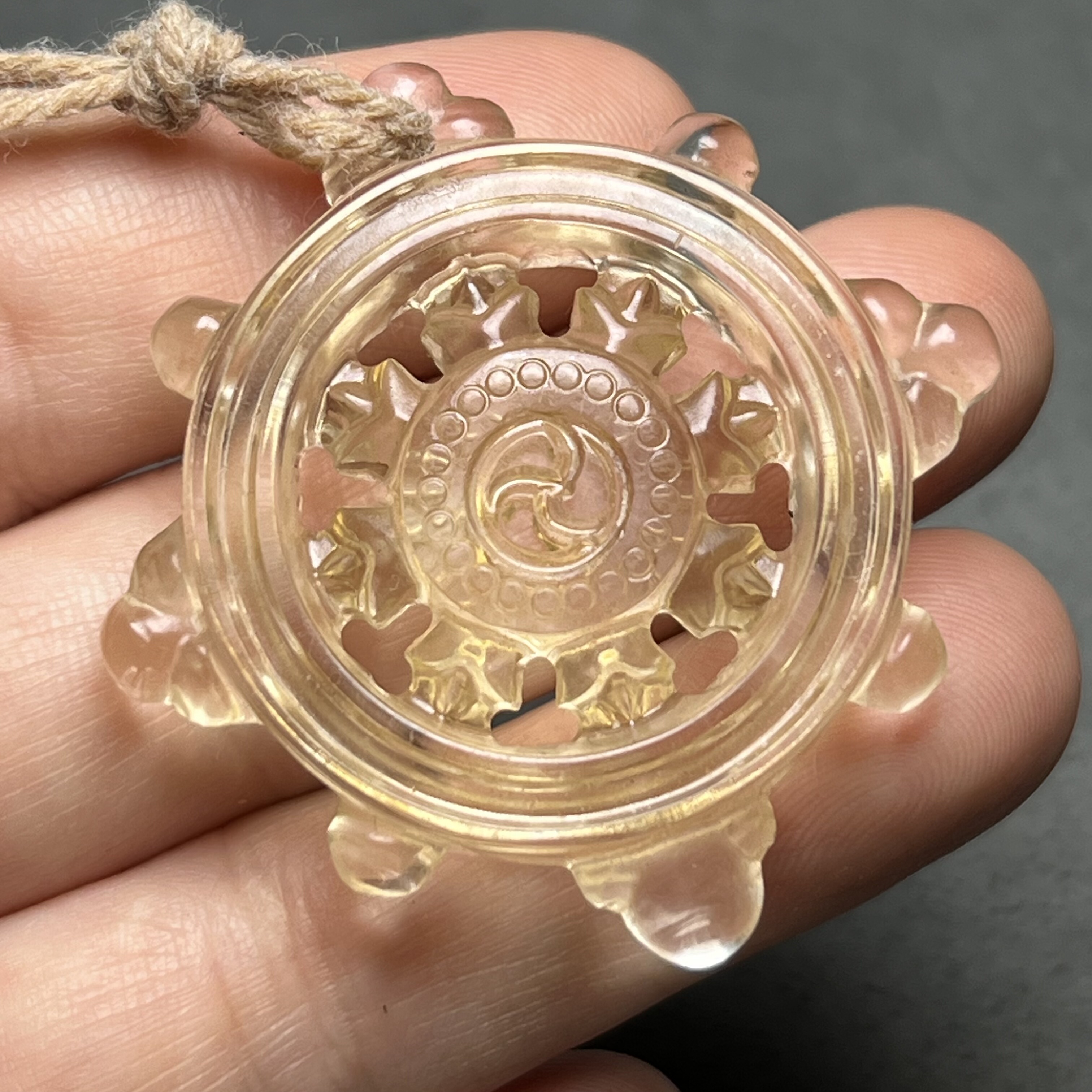 天然白水晶原矿打磨全净体转运轮摩尼宝吊坠挂件法轮毛衣链男女款