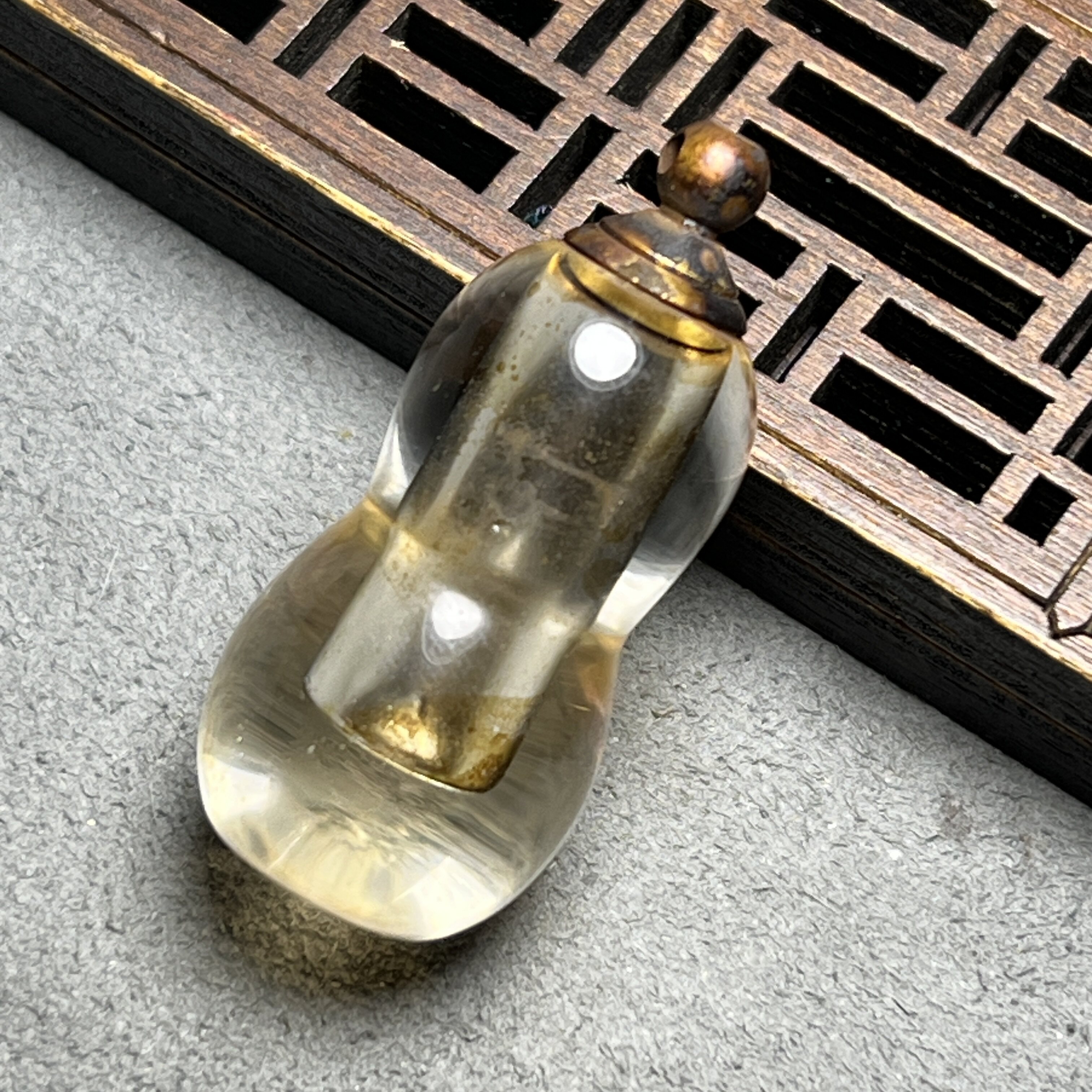 藏区老水晶舍利瓶老料舍利塔吊坠回流老水晶雕刻素面随身舍利瓶