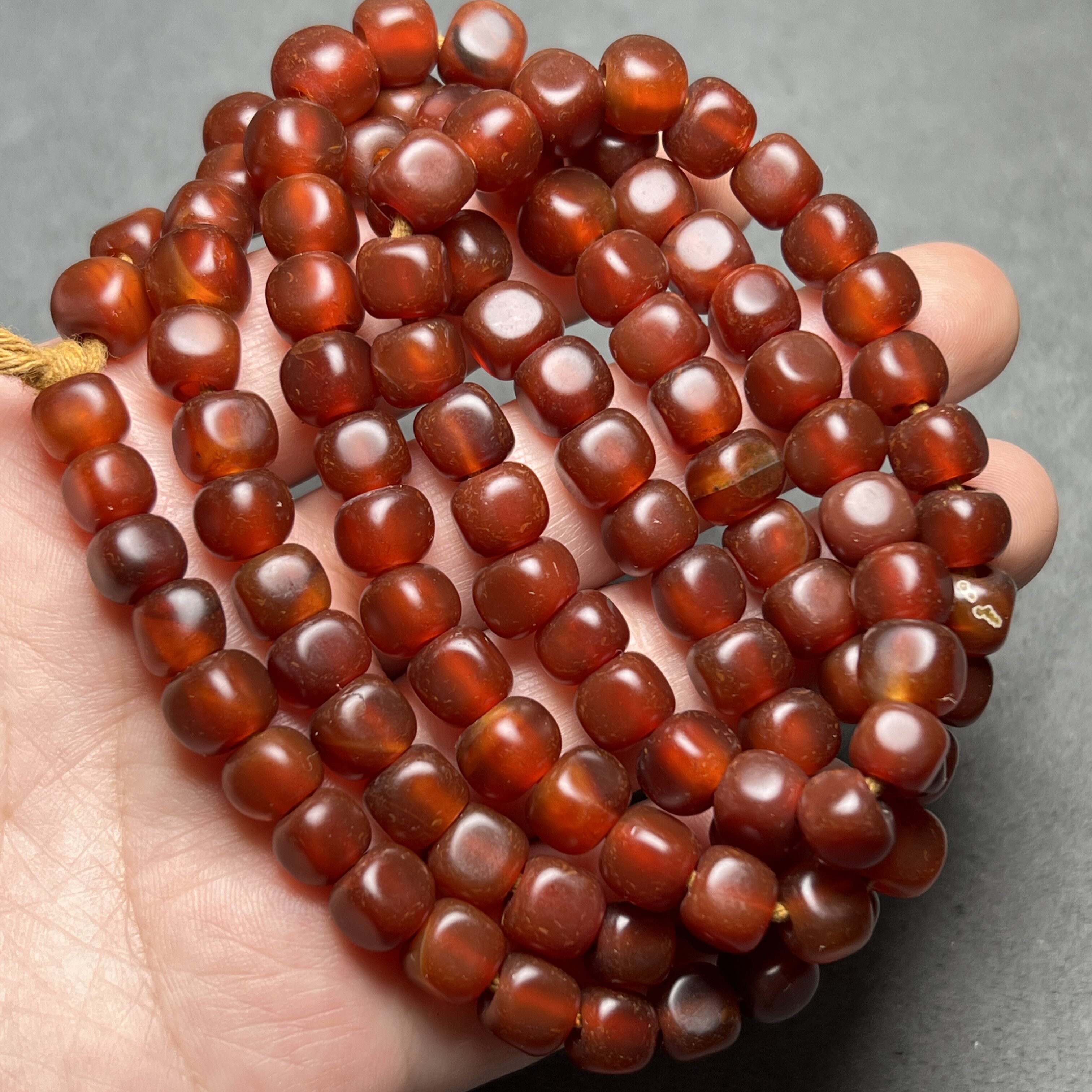 天然柿子红西周老红玛瑙大孔四方形珠108颗佛珠文玩吊坠项链配饰