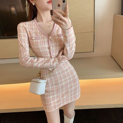 气质名媛轻奢风V领修身显瘦拼色针织紧身包臀连衣裙