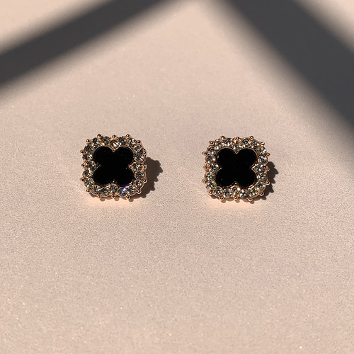 四叶草黑色小香耳钉气质温柔耳环