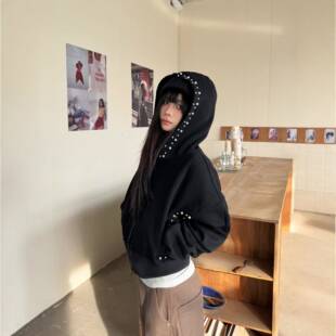 x不是好人 珍珠立体装饰短款连帽卫衣外套女春季高腰百搭休闲上衣