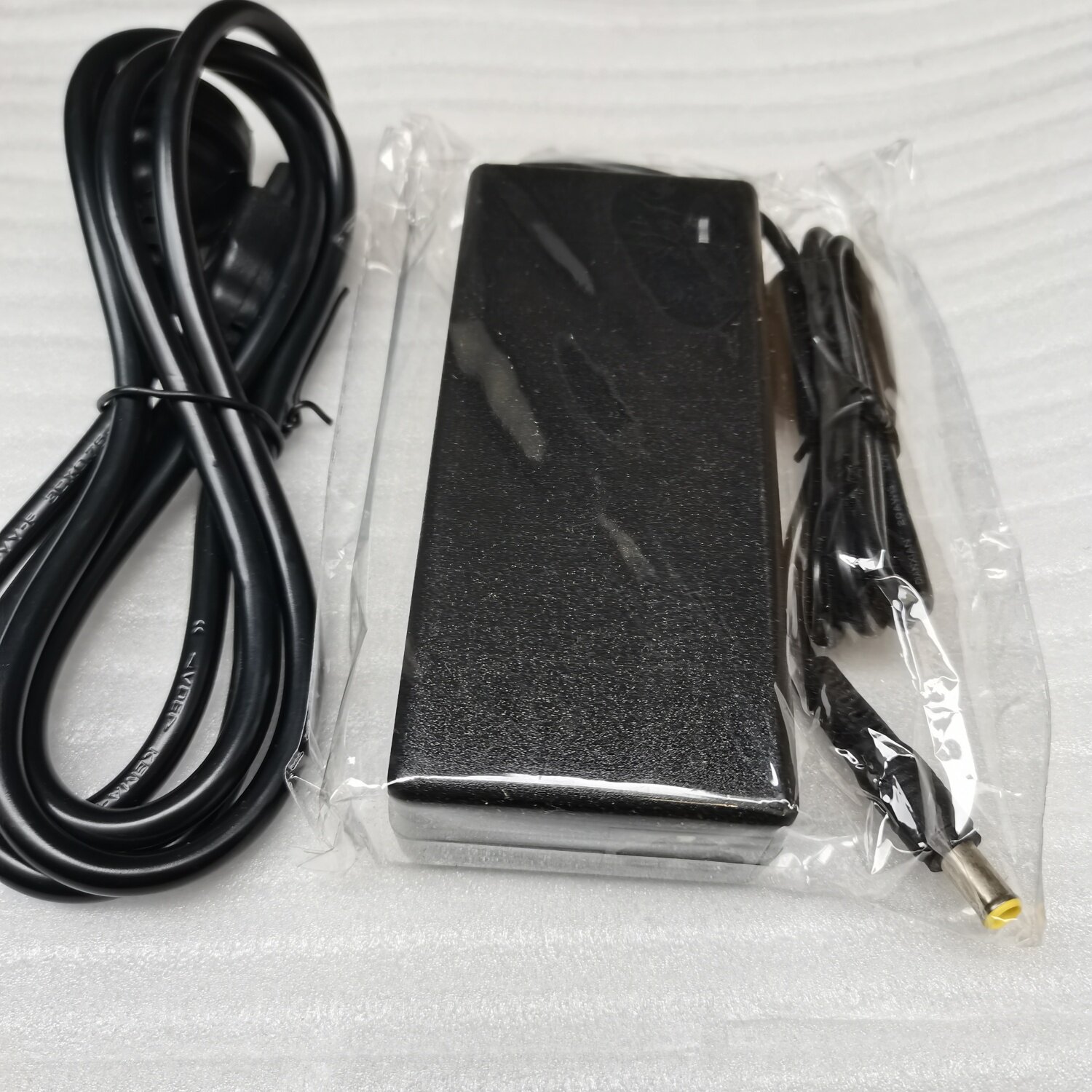 适用索尼19.5V4.7A电脑CR31 VPCEG-111T 211T 112T电源适配充电器