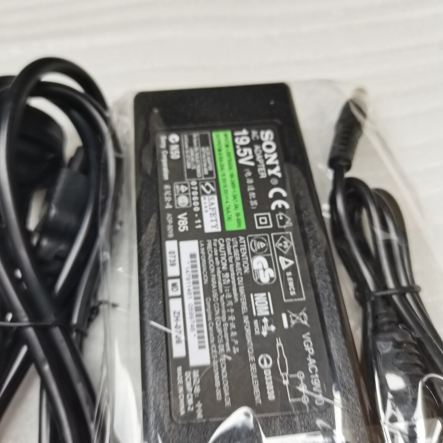 SONY索尼VPCEH-111T VPCCA-112T笔记本电脑适配充电器线19.5V4.7A