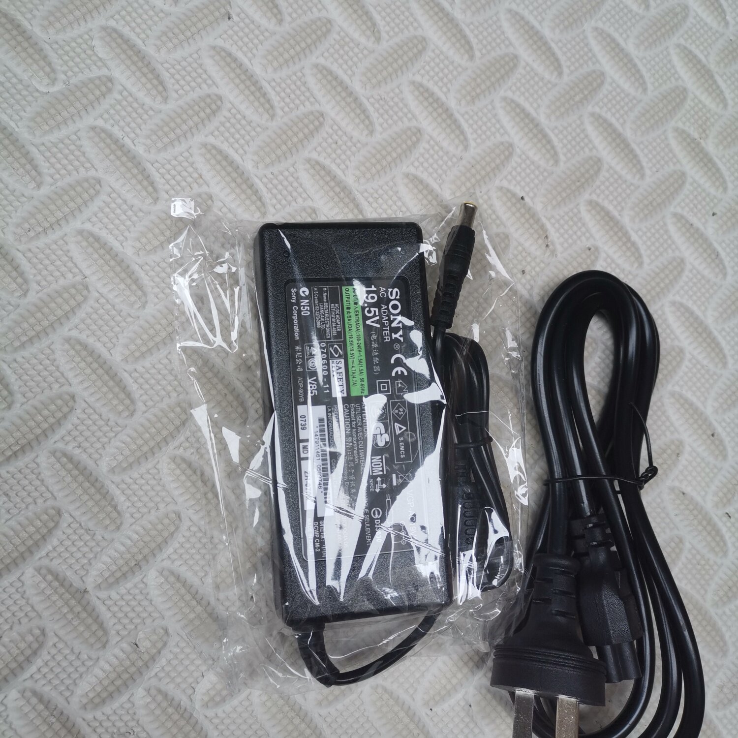 适用索尼19.5V4.7A电脑CR31 VPCEG-111T 211T 112T电源适配充电器