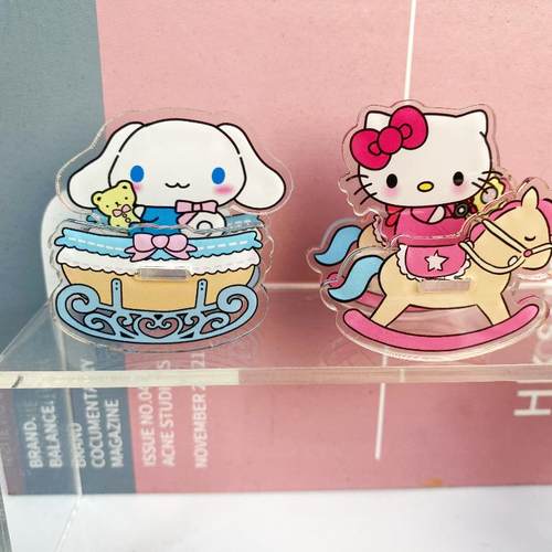 三丽鸥摇摇乐摆件创意亚克力立牌kitty猫玉桂狗学生桌面装饰