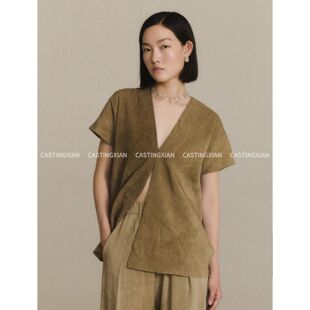 CASTING无隅｜CORTANA 26早春 丝质系扣V领短袖上衣