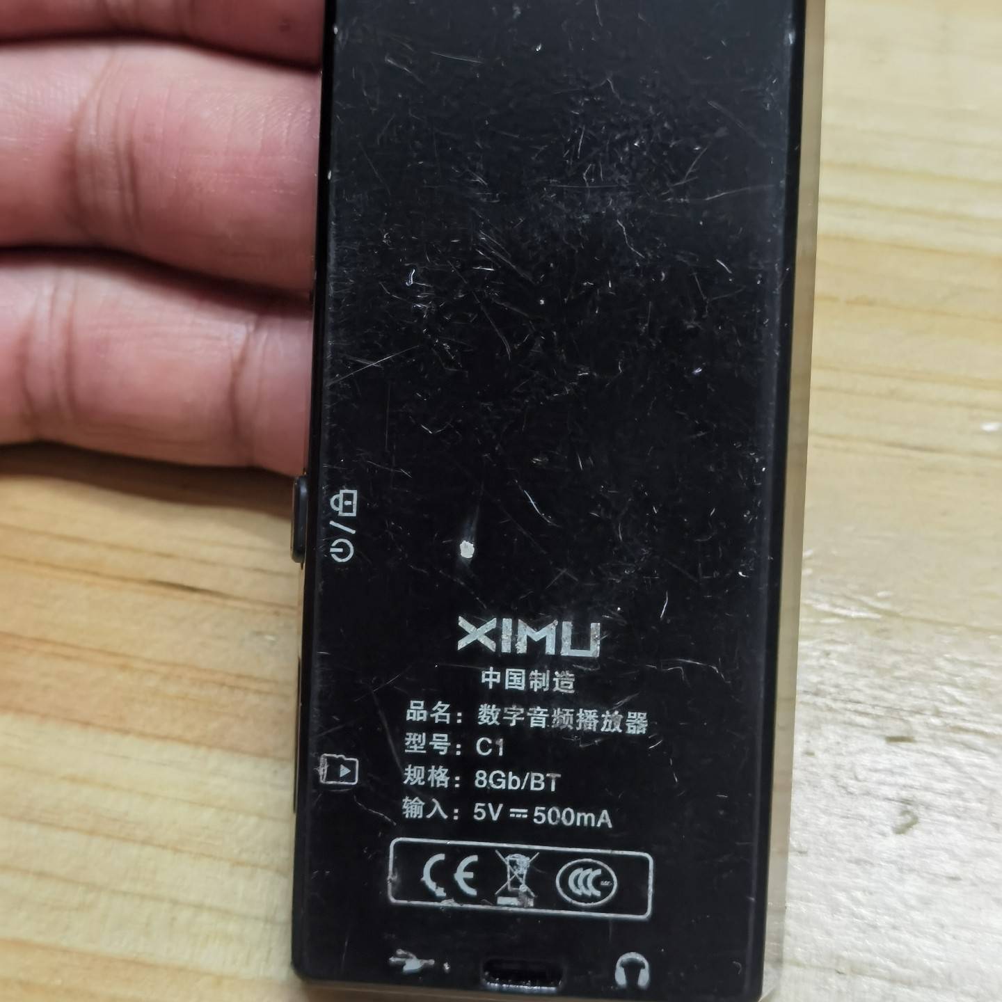 MP4播放器,8G内存可插卡议价 也可为维修!!