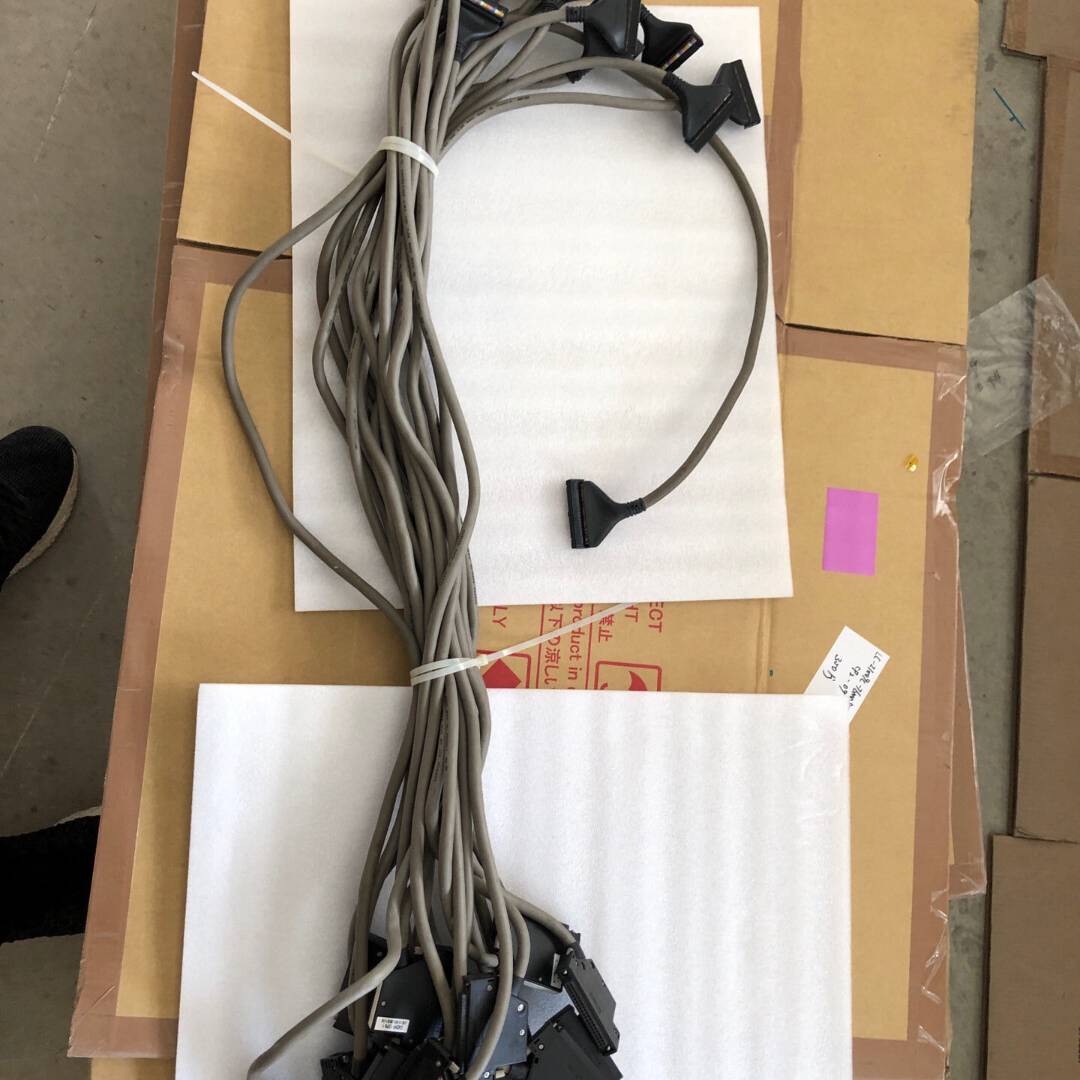 LS plc模块连接线C40HF-10PB-议价 也可为维修！！