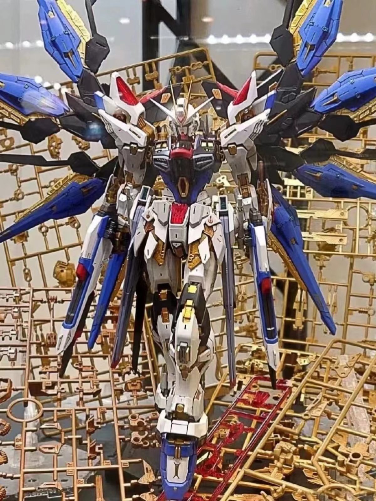 Собранная Гандамом игрушечная модель Ao Bing HG Unicorn Assault Freedom MG Red Heresy Mecha Строительные блоки ручной работы для мальчика Изображение 1
