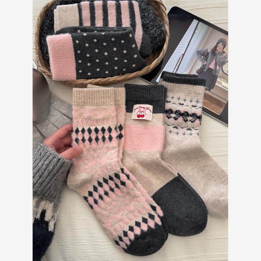 费尔岛毛绒袜子女秋冬季
