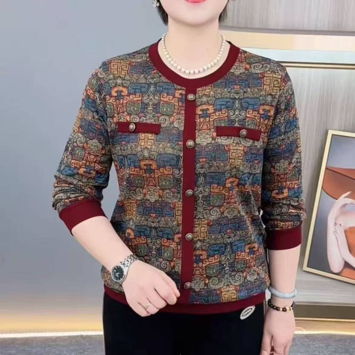秋冬新款长袖时尚妈妈减龄圆领印花中老年百搭洋气减龄显瘦上衣女
