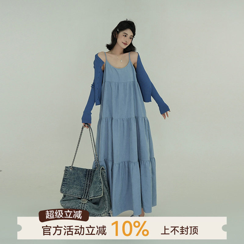 蓝色露背无袖吊带连衣裙图片