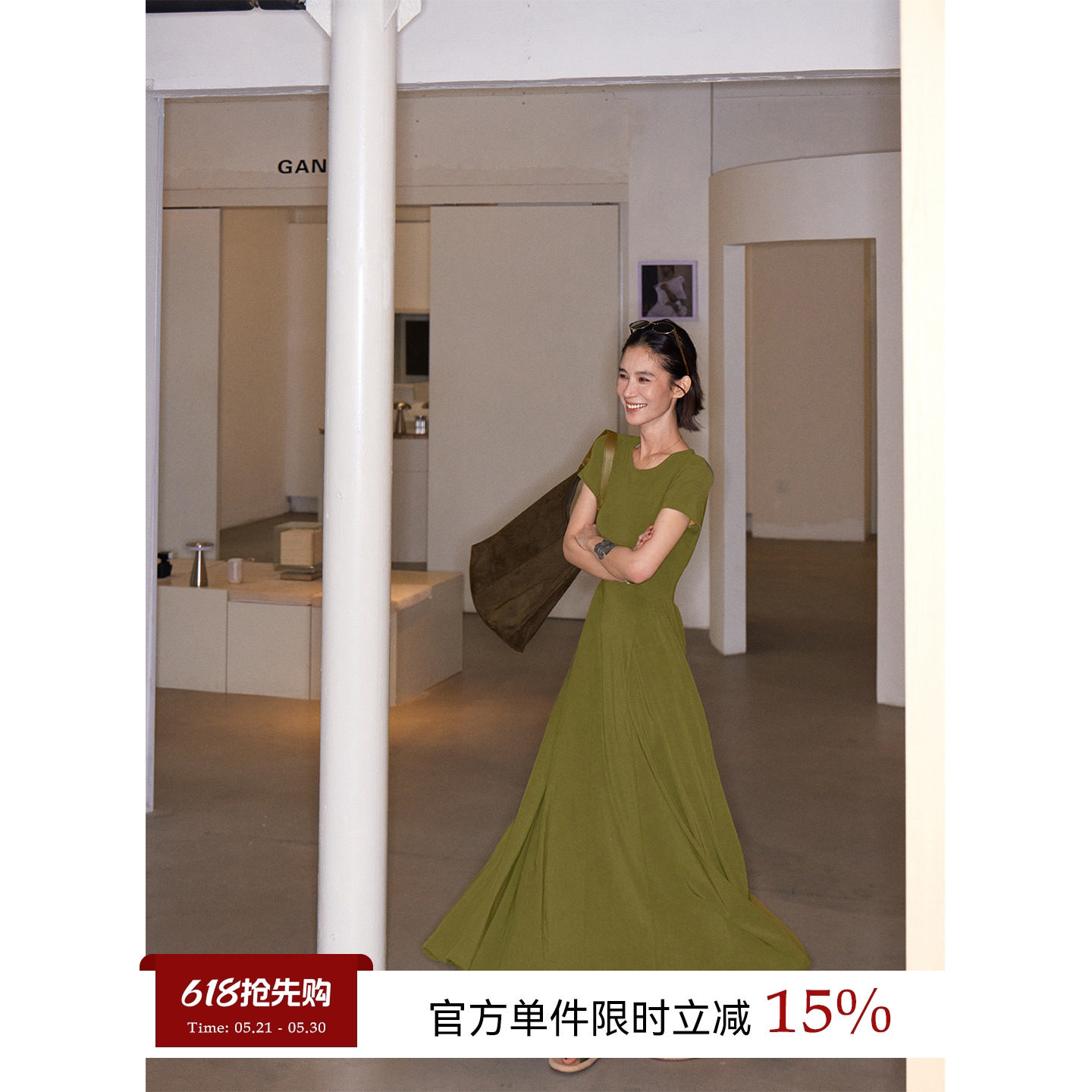 吴童童圆领收腰短袖a字连衣裙女夏季韩系纯色简约修身显瘦大摆裙