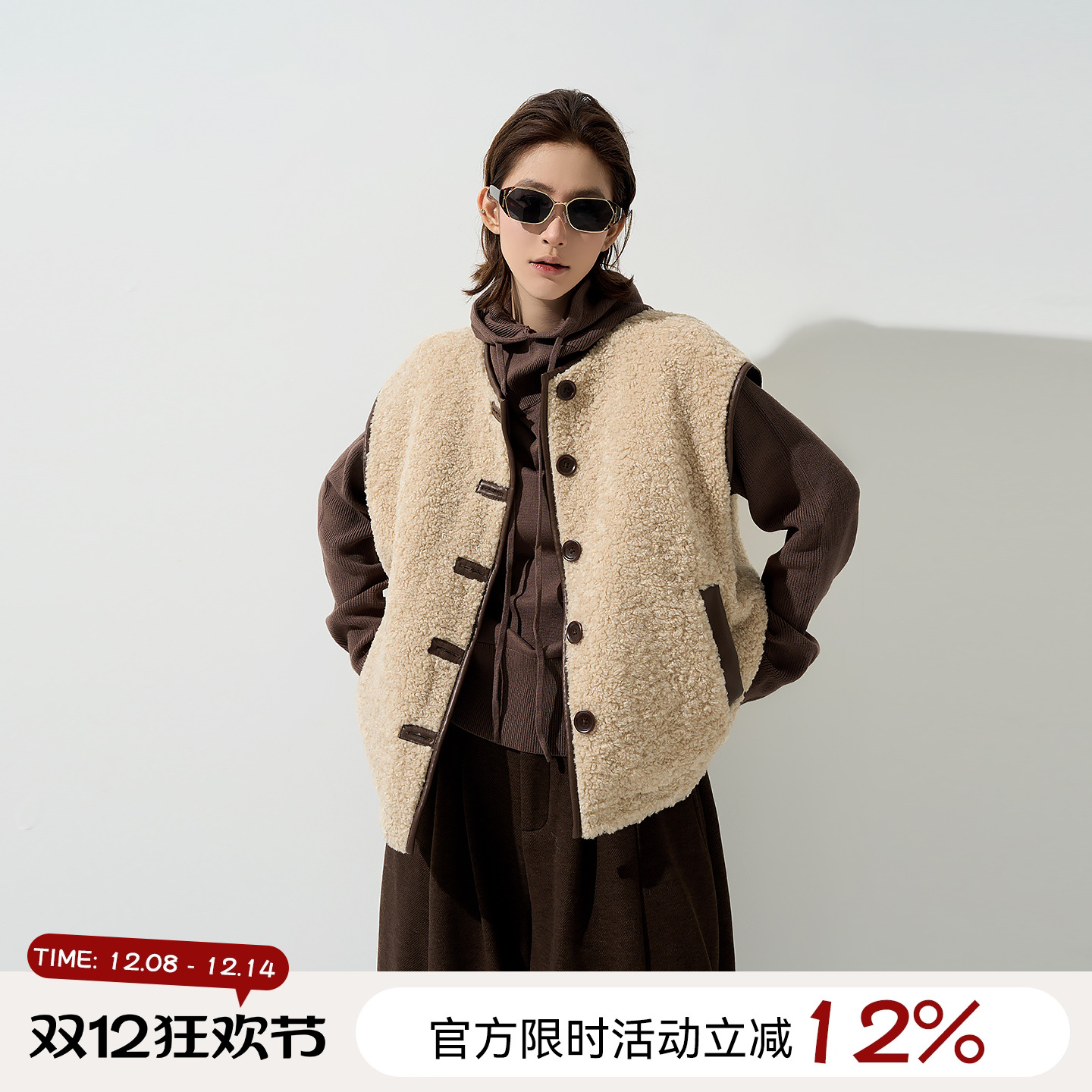 吴童童羊羔毛无袖坎肩马甲外套