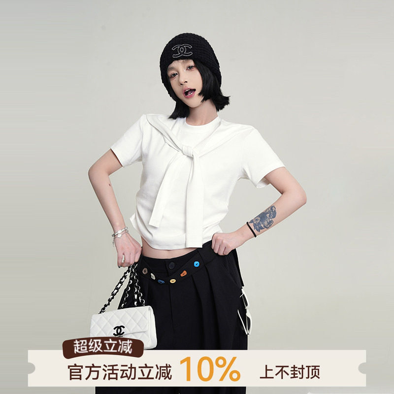 吴童童圆领正肩假两件短袖T恤图片