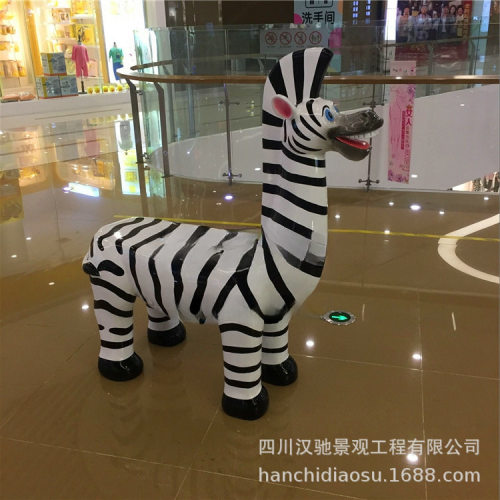 鹿雕塑 玻璃钢 创意美陈 玻璃钢卡通公仔雕塑 彩绘梅花鹿长颈鹿