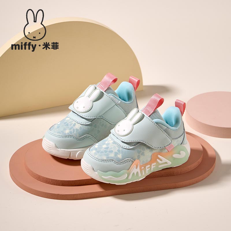 防滑防撞透气女童发光学步鞋