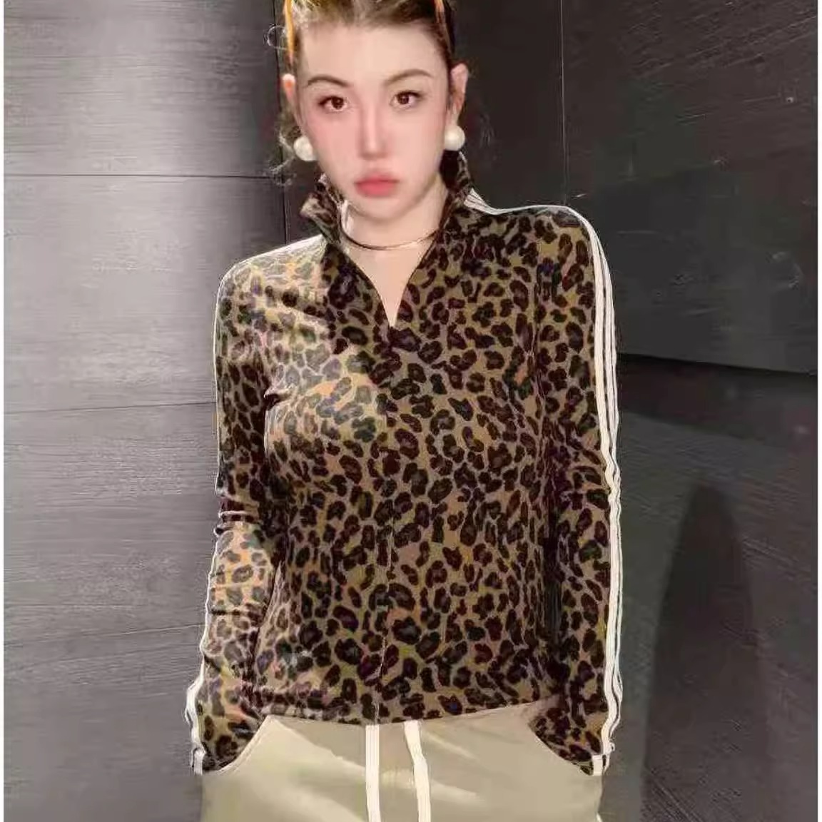 2025秋新款韩版三道杠拼接豹纹长袖T恤女两穿宽松显瘦打底衫上衣