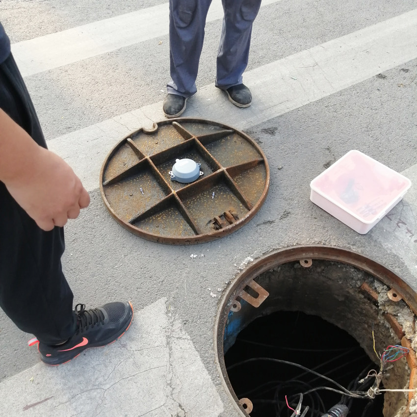 智慧智能井盖报警器传感器倾斜液位监测城市井盖异动监测异常监控