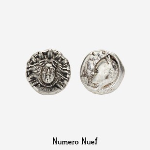 系列 Nuef Priam comme 太阳神&月亮神浮雕古币耳钉 Riche