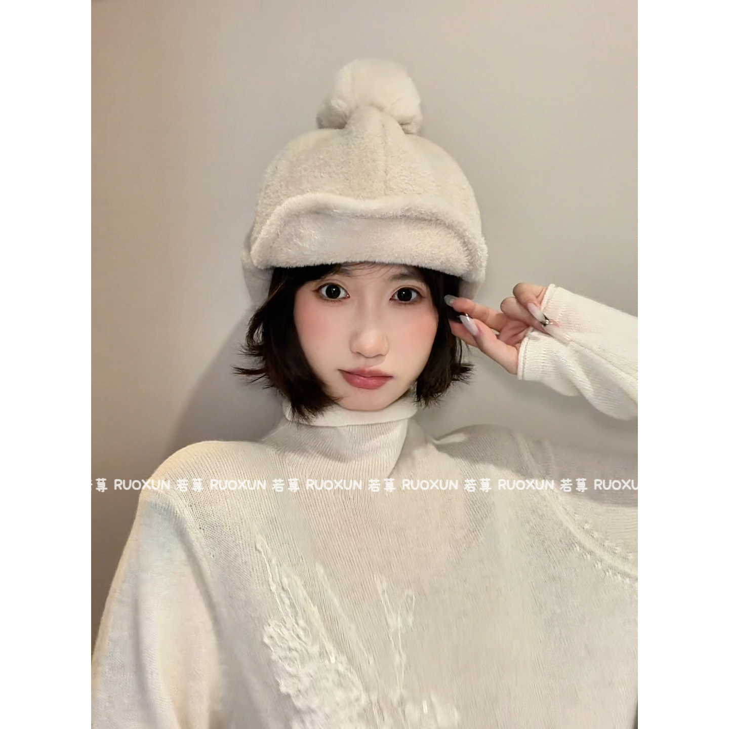 RuoXun冬季毛绒绒帽子女包头护耳雷锋帽旅游玩雪拍照配饰帽子