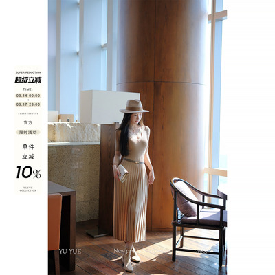 V领坑条五分袖针织连衣裙女春季