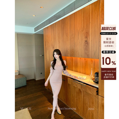 交叉V领竖坑条包臀连衣裙女春季