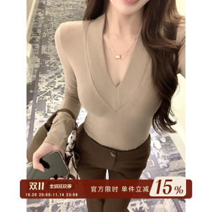 显瘦通勤简约打底上衣 气质修身 愉悦愉悦纯色V领内搭长袖 T恤女春季