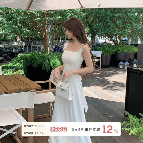 方领小飞袖收腰吊带连衣裙女