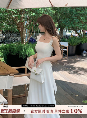 愉悦愉悦白色方领吊带连衣裙女夏季法式小众设计气质收腰温柔长裙