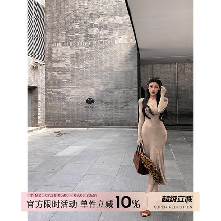 愉悦愉悦纯色V领长袖针织包臀连衣裙女秋冬气质修身显瘦长款裙子