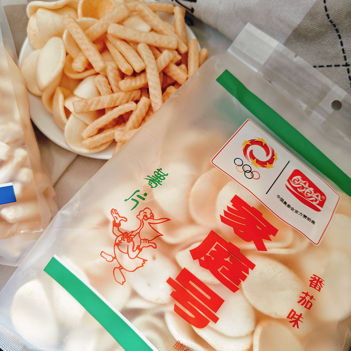 盼盼家庭号薯片虾条100g袋装网红老师怀旧膨化解馋追剧休闲零食