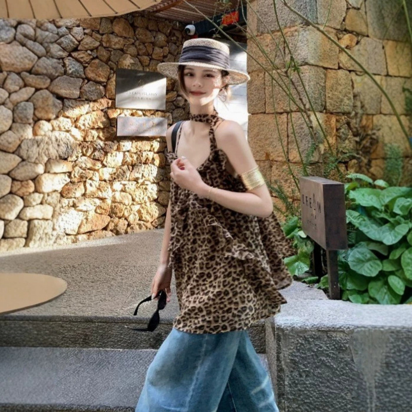 辣妹复古豹纹露背背心