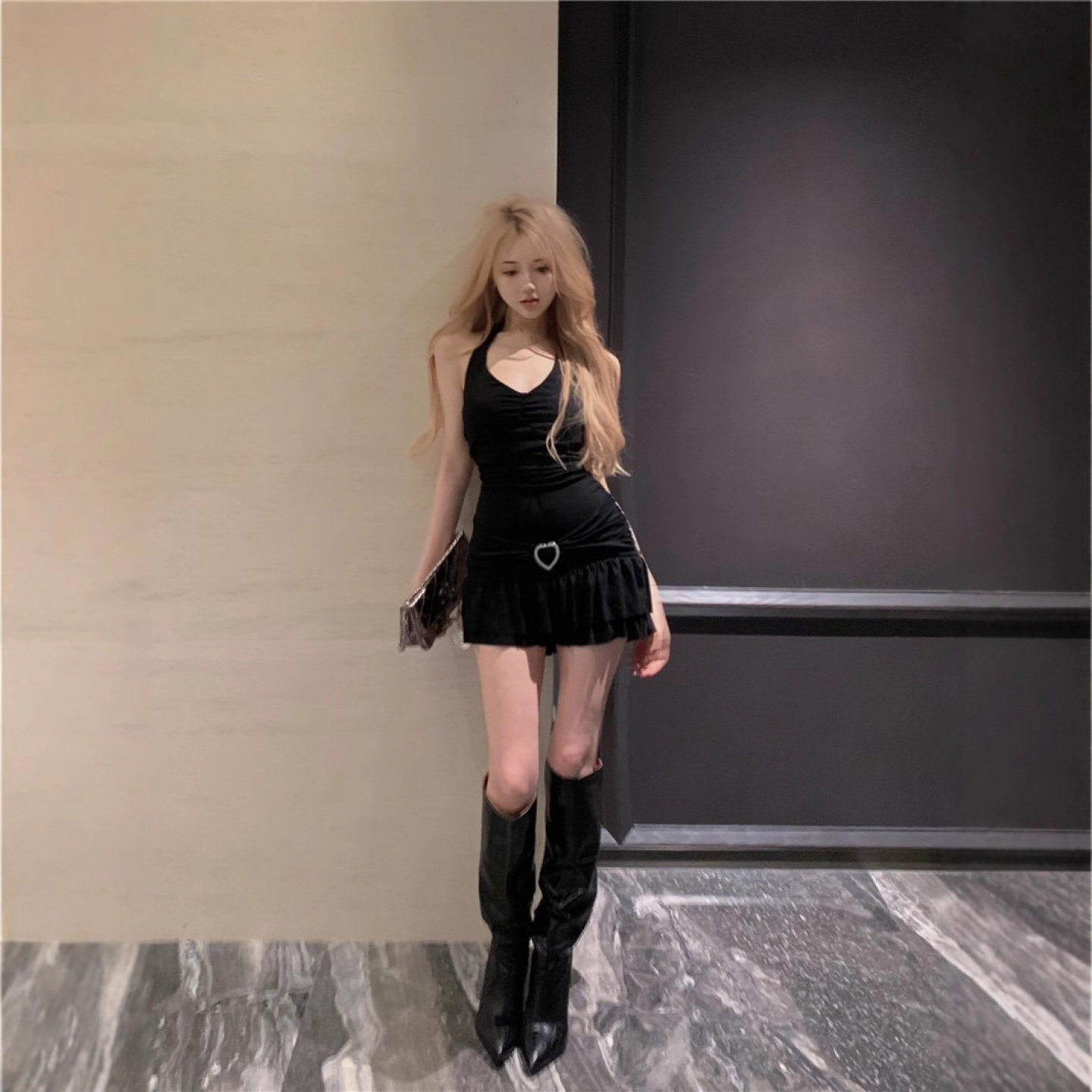 辣妹纯欲露背收腰连衣裙