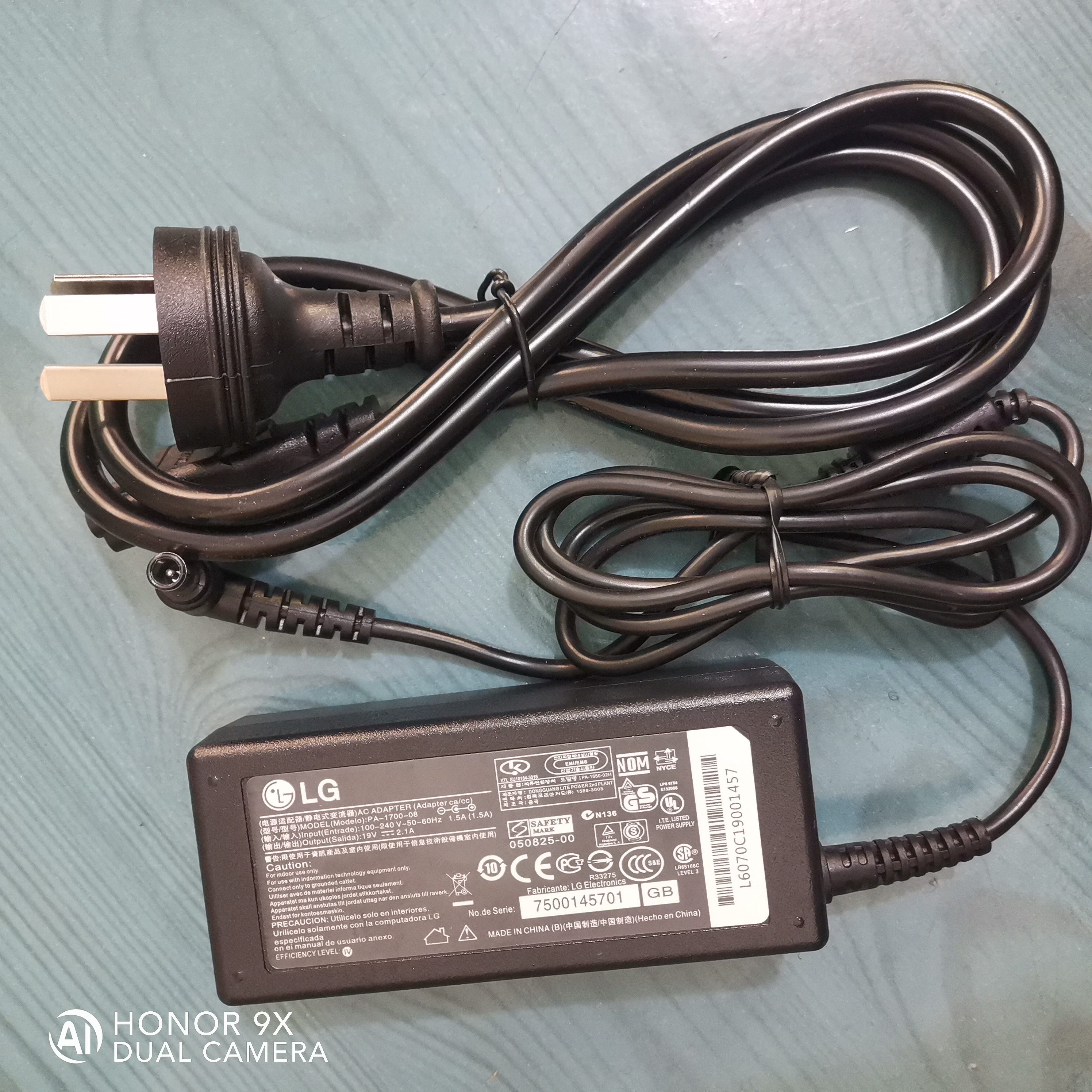 LG液晶显示器 32寸32LF510B-CC 19v 1.6/2.1a 电源充电适配器