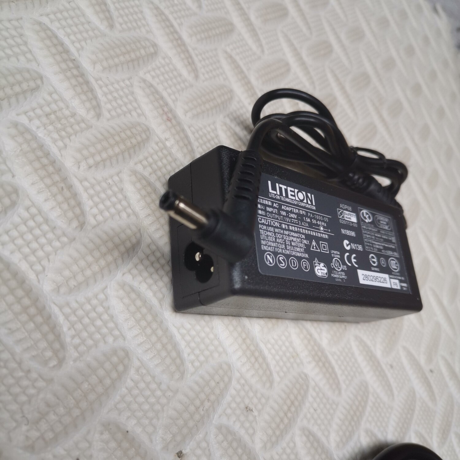 火牛东芝PA-1750-09 19V3.95A电源适配器L600笔记本电脑充电器线