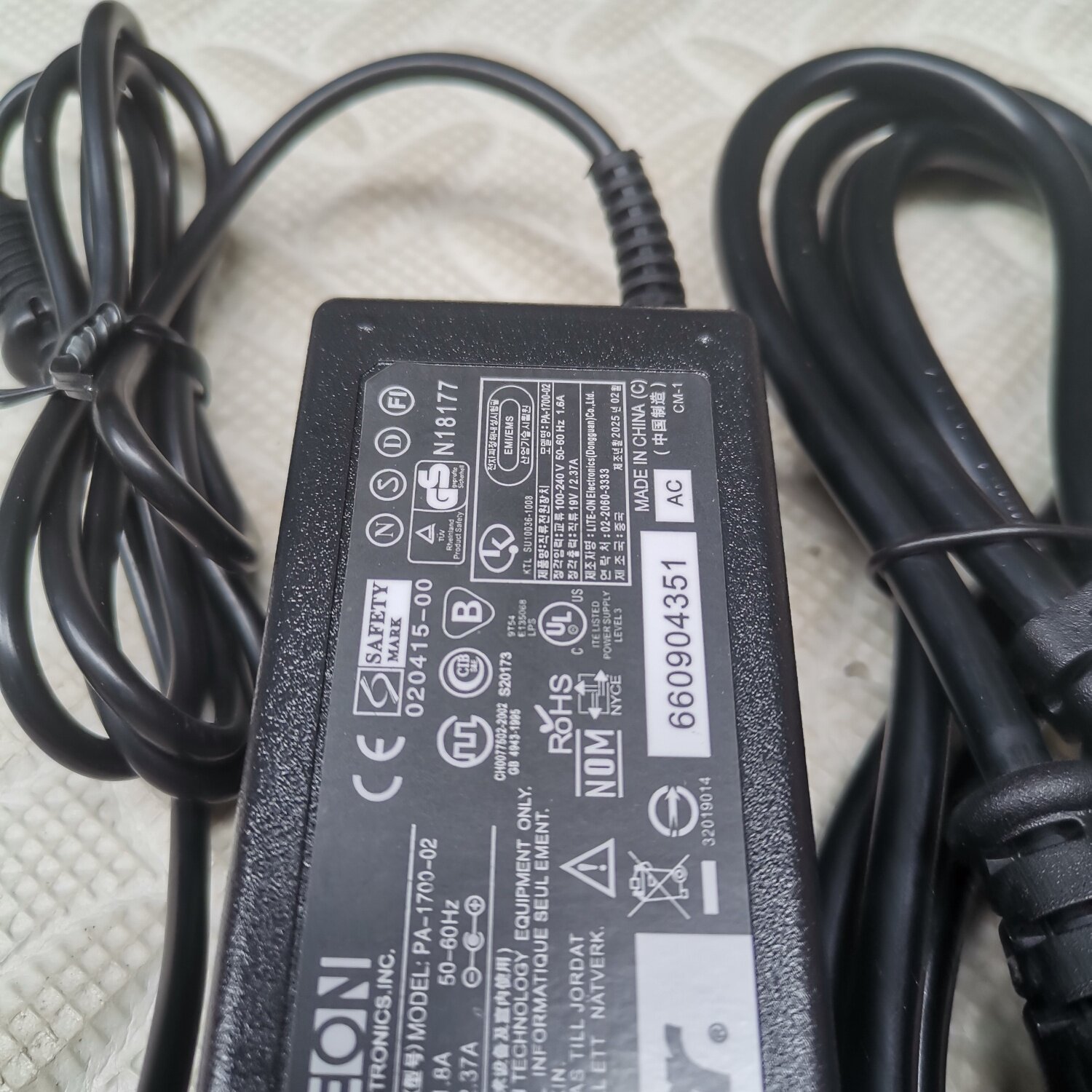 适用于宏基蜂鸟笔记本台达19V 2.37A45W电源适配器充电ADP-45FE F