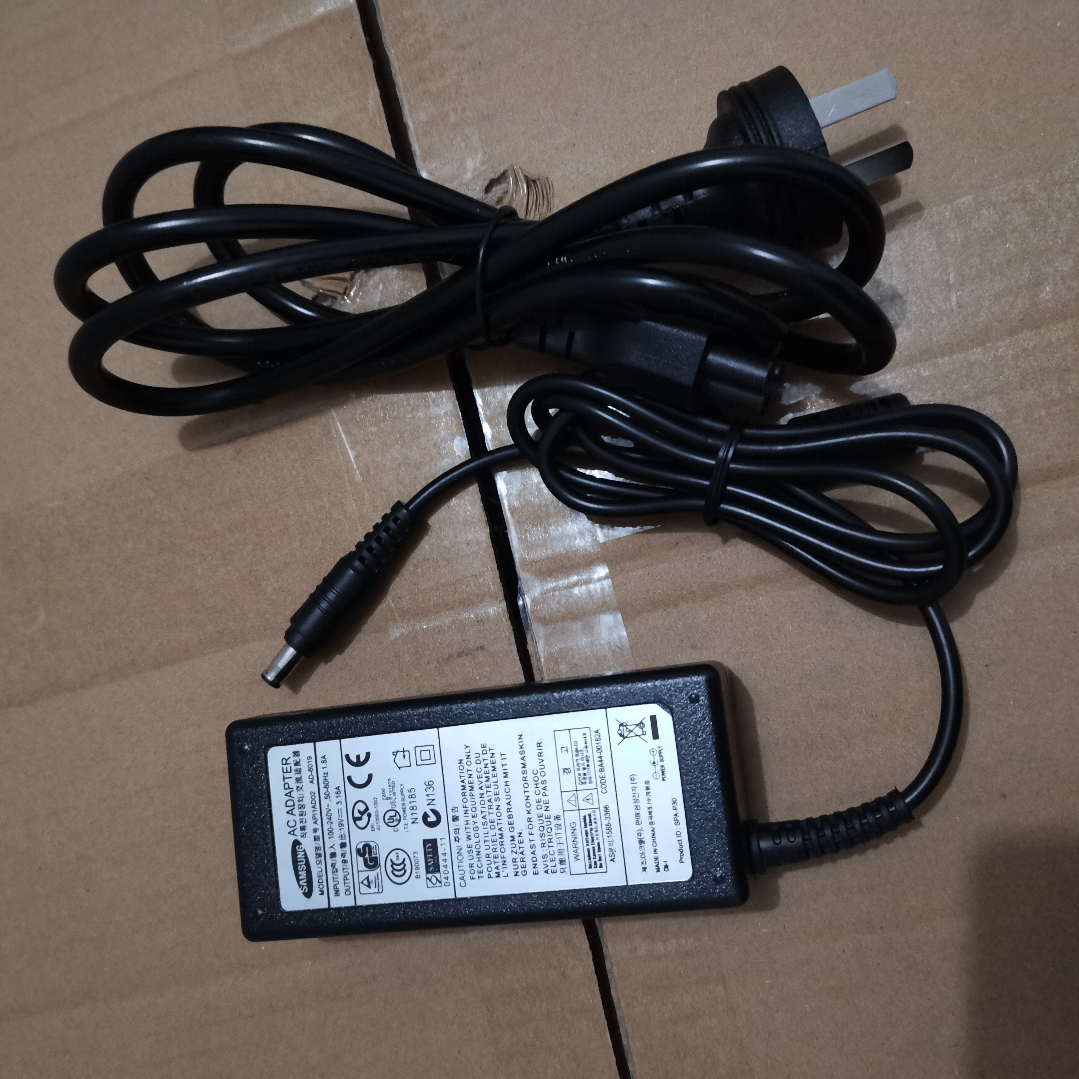 NETGEAR网件19V3.16A无线路由器夜鹰R9000充电源适配器线插头