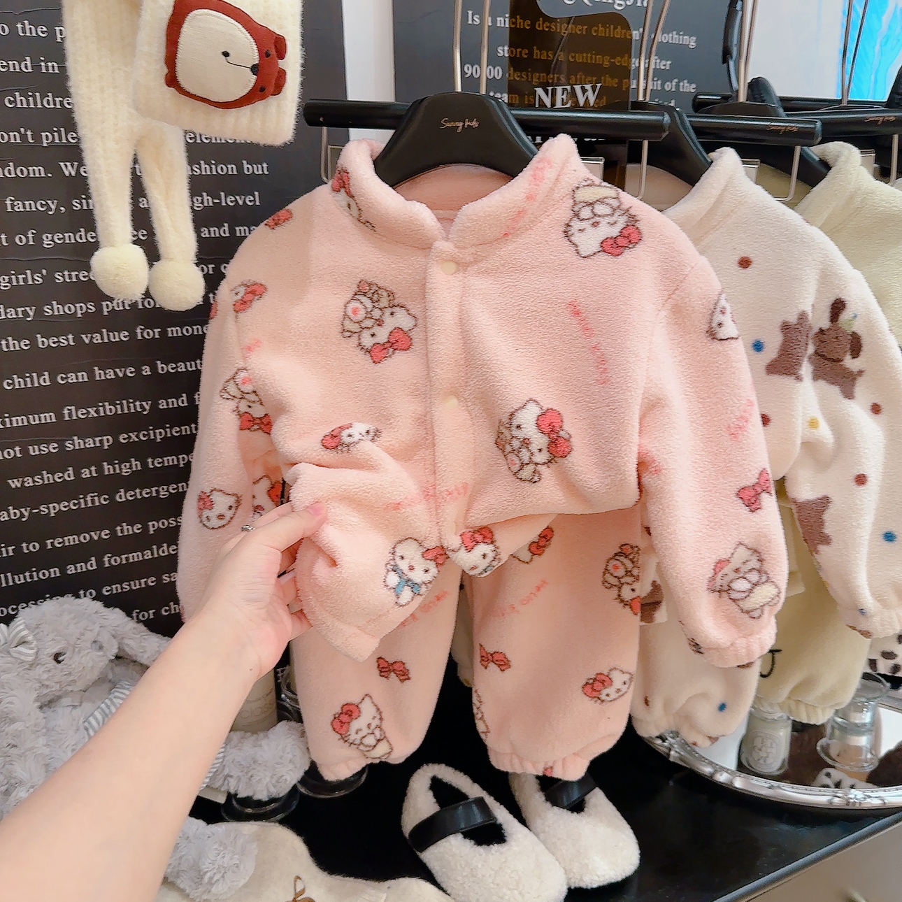 儿童家居服套装保暖加绒套装两件套秋冬加绒加厚套装男重立领女宝