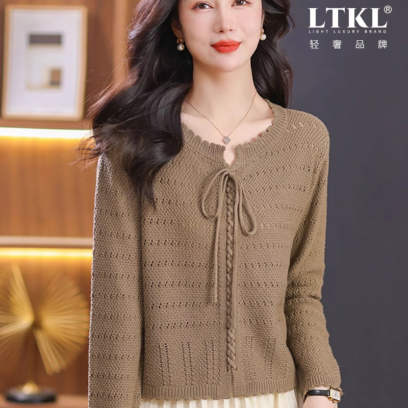 中年妈妈2025秋季新款时尚显气质洋气减龄女士薄款毛衣镂空针织衫