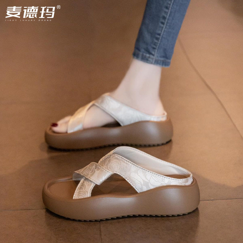 2026新款女夏外穿厚底一字凉拖